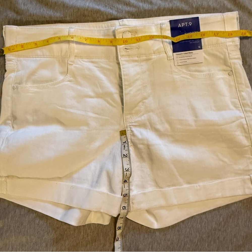Apt. 9 Women's High Waist Cream Shorts